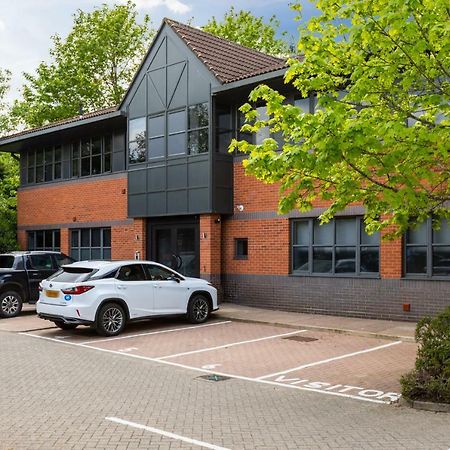 Homely - Watford Premier Apartments Buitenkant foto