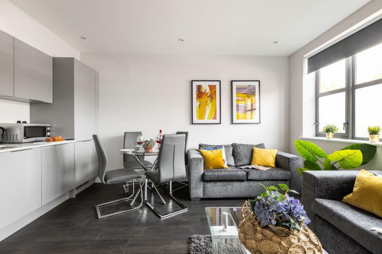 Homely - Watford Premier Apartments Buitenkant foto