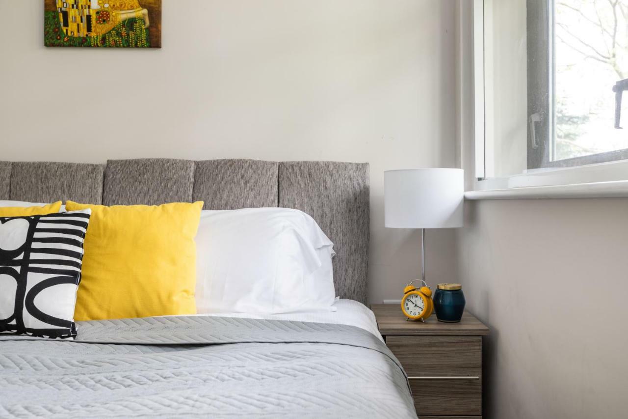 Homely - Watford Premier Apartments Buitenkant foto
