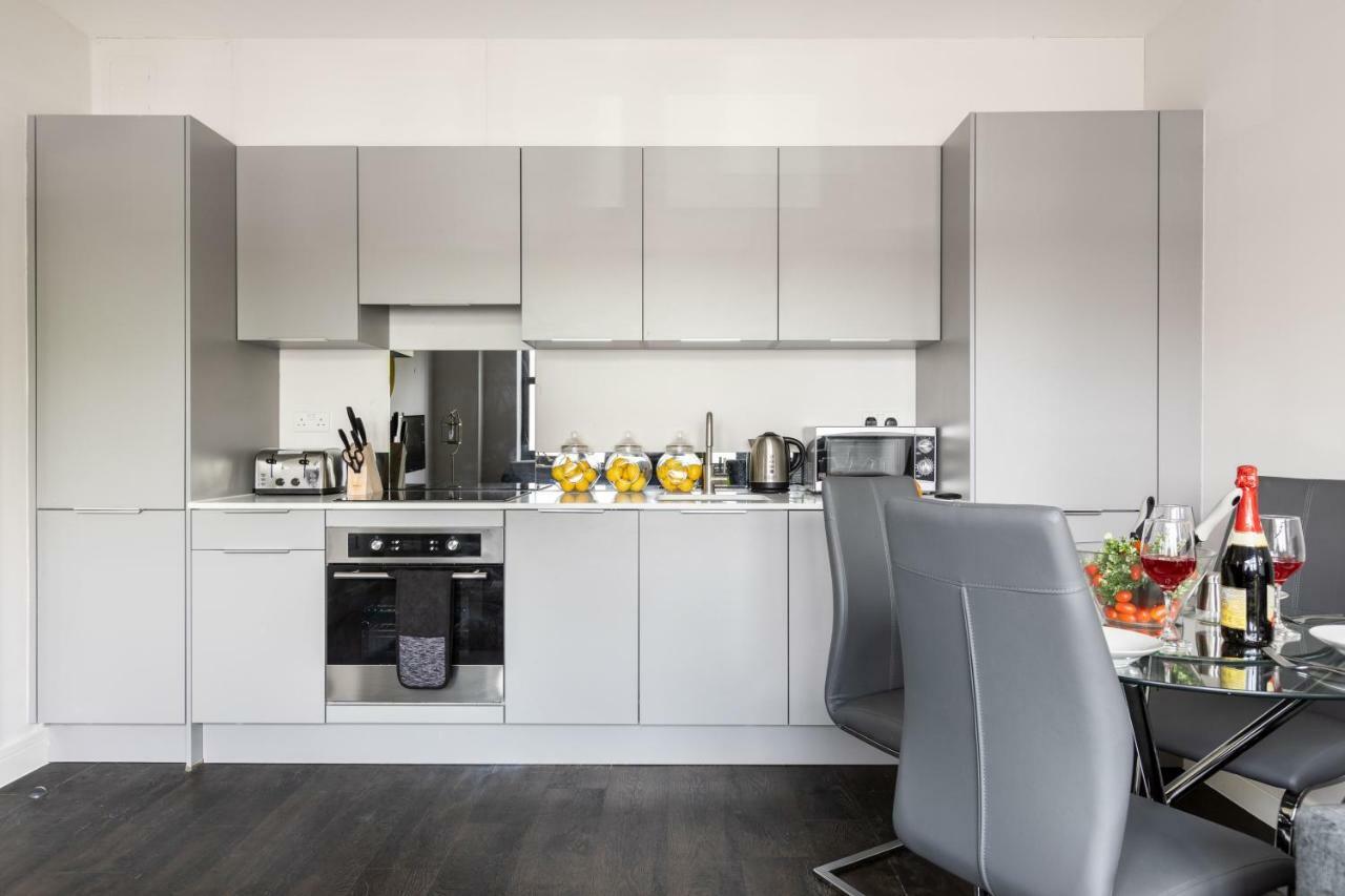 Homely - Watford Premier Apartments Buitenkant foto